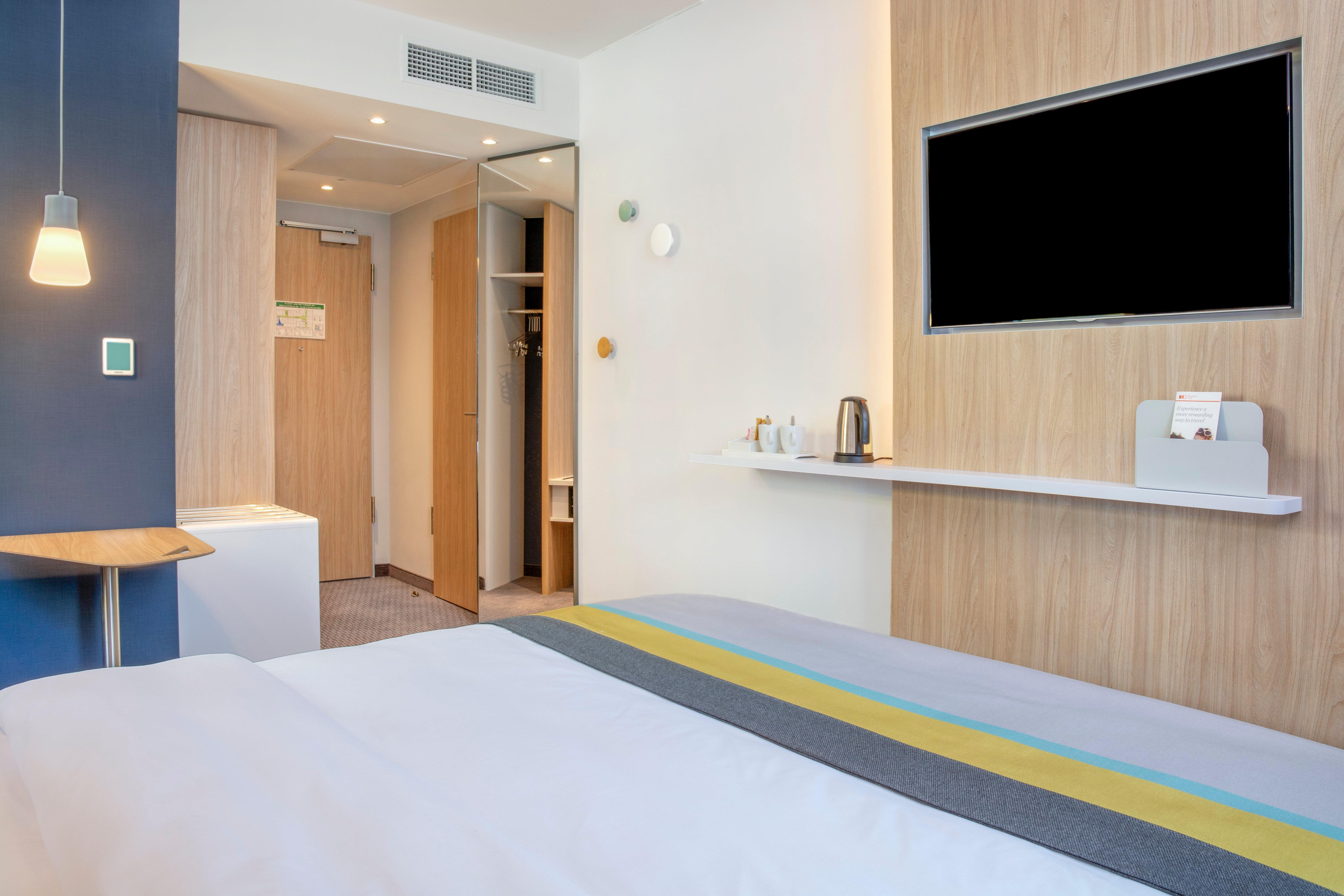 Holiday Inn Express Karlsruhe - City Park, An Ihg Hotel Ngoại thất bức ảnh