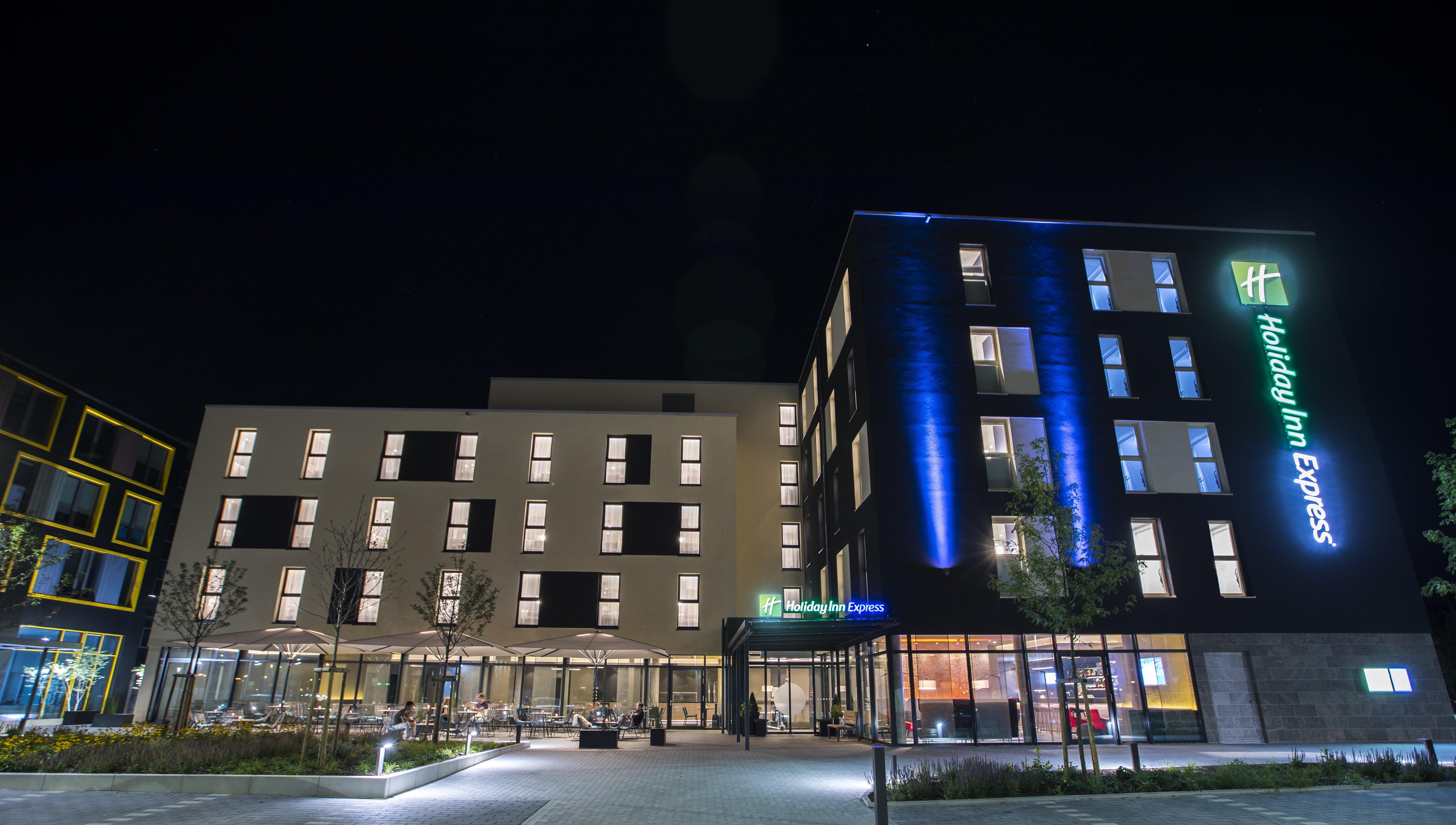 Holiday Inn Express Karlsruhe - City Park, An Ihg Hotel Ngoại thất bức ảnh